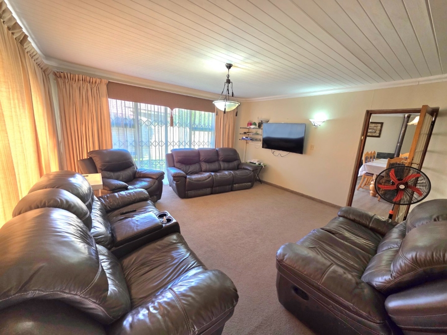 5 Bedroom Property for Sale in La Provance Free State